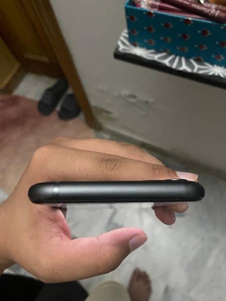 iPhone 11 NON PTA 64GB 7