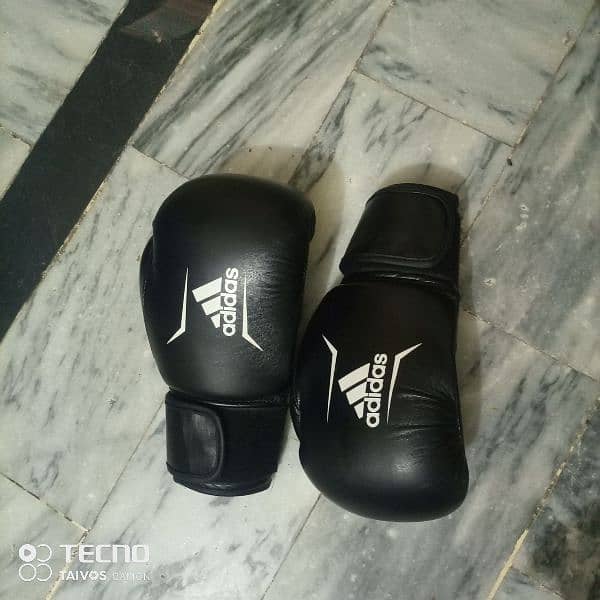 Adidas boxing bag with glove's 3