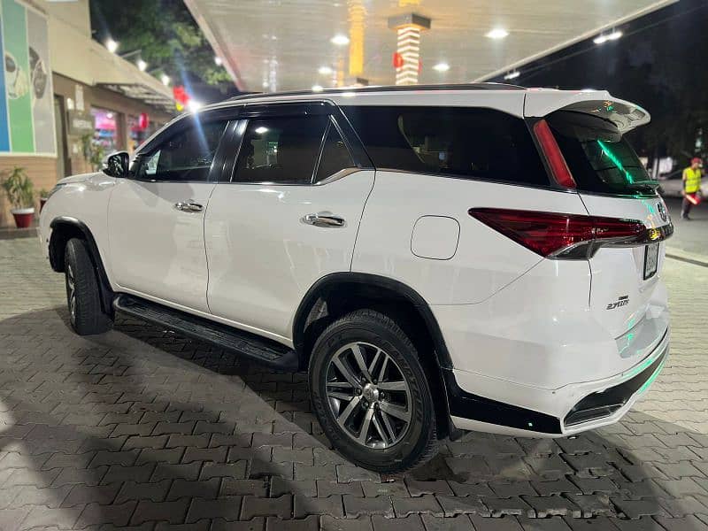 Toyota Fortuner 2.7 VVTI 9