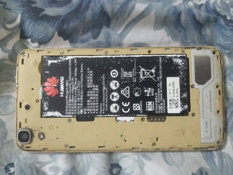 Huawei y6 for urgent sale 1/8 storage 4