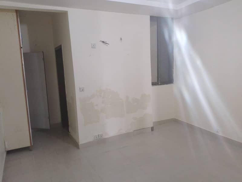 5 Marla Flat For Rent In Canal View Block A 0