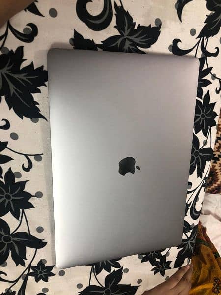 Apple MacBook Pro 15.2018 Touch Bar 1