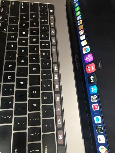 Apple MacBook Pro 15.2018 Touch Bar 3