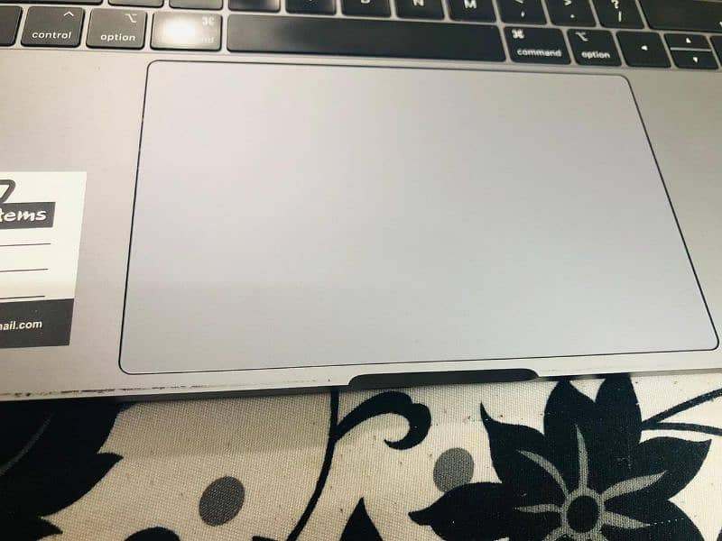 Apple MacBook Pro 15.2018 Touch Bar 9