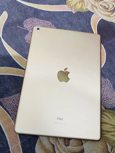 iPad 8 full box k sath hai 3