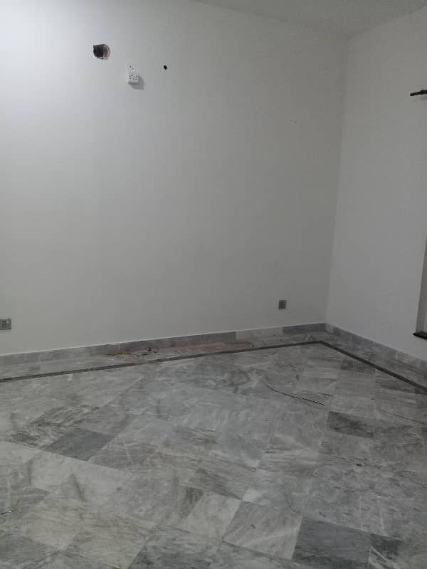 2 bedrooms apartment for Rent Available 13