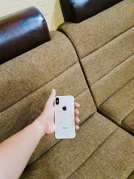 Iphone XS 64 GB Non Pta Factory Unlock Golden Colour 1