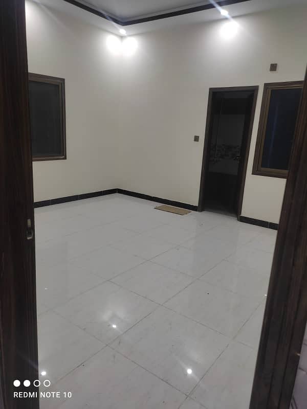 Shamsi society 3rd floor 2 bed DD for sale with roof 2