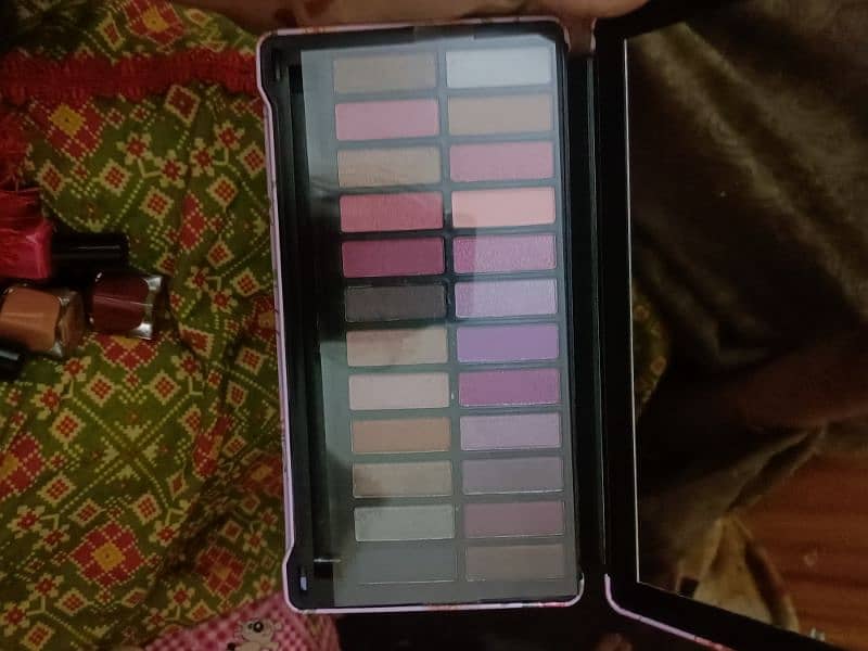 Eyeshadow palettes 12