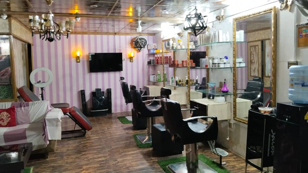 Beauty Sallon For Sale | Main Loaction | Runing Saloon | Best Option 0