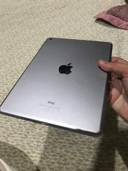 Ipad 6 generation 128gb 9/10 condition 1