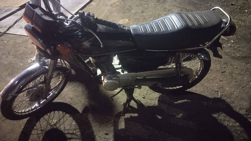 Honda 125 black 3