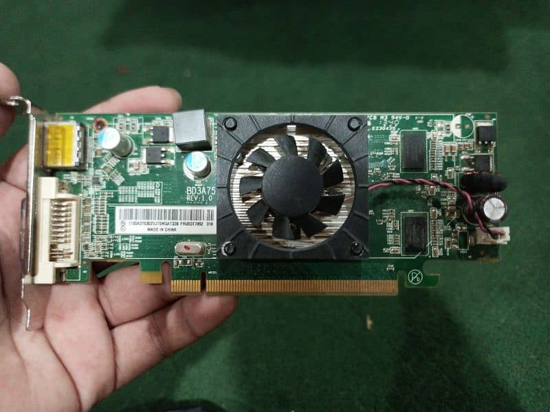AMD Radeon HD 7400 1GB 0