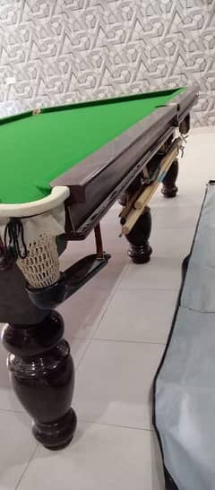 SNOOKER TABLE WITH TWO CUE SET AND TWO BALL SET