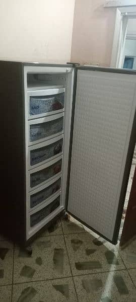 MINT CONDITION DAWLANCE SINGLE DOOR REFRIGRATOR 4