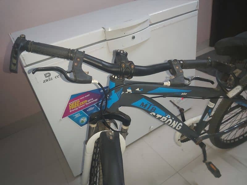 Boys cycle new in condition 3