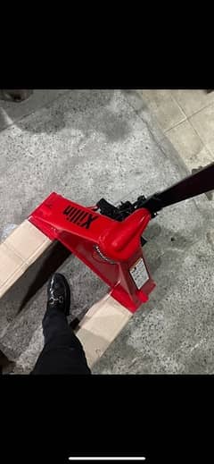 Hand pallet truck / Hand lifter