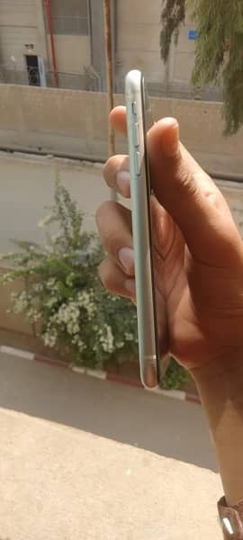 i phone 11  non pta 64 gb factory unlock 10/10 condition  all oky 3