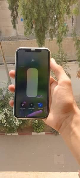 i phone 11  non pta 64 gb factory unlock 10/10 condition  all oky 9