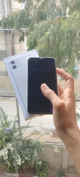 i phone 11  non pta 64 gb factory unlock 10/10 condition  all oky 10