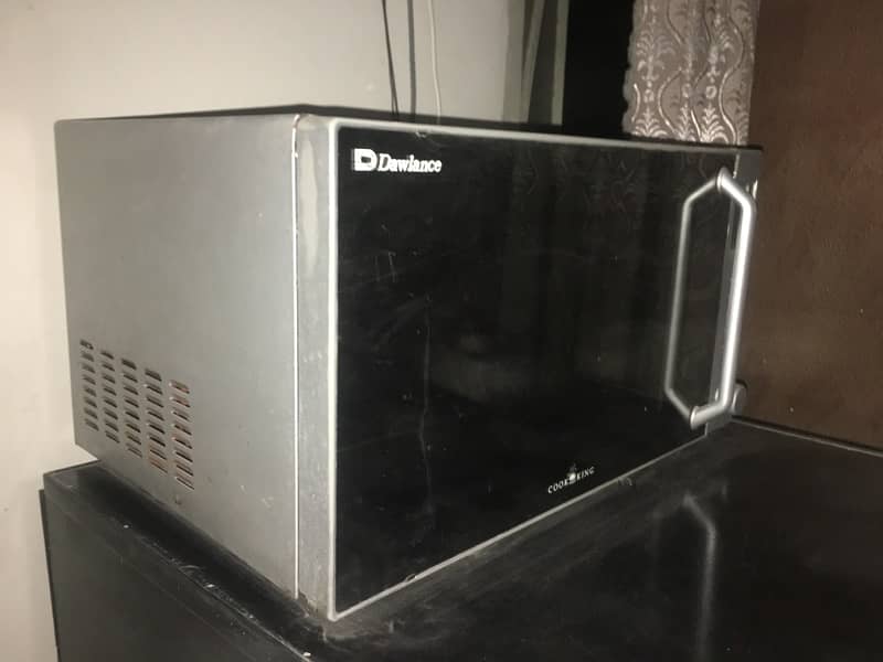 Dawlance Microwave oven Perfect condition 3