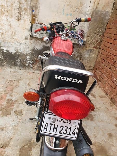 125 Honda Sell New condition 22 model 23 sticker 1