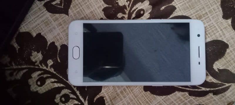 Oppo a57 4/64 box + charger sirf opar se glass crack he baki allokayhe 2