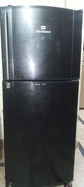 Dawlance hzone medium. size fridge working perfectly 4