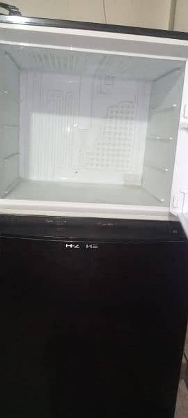 Dawlance hzone medium. size fridge working perfectly 5