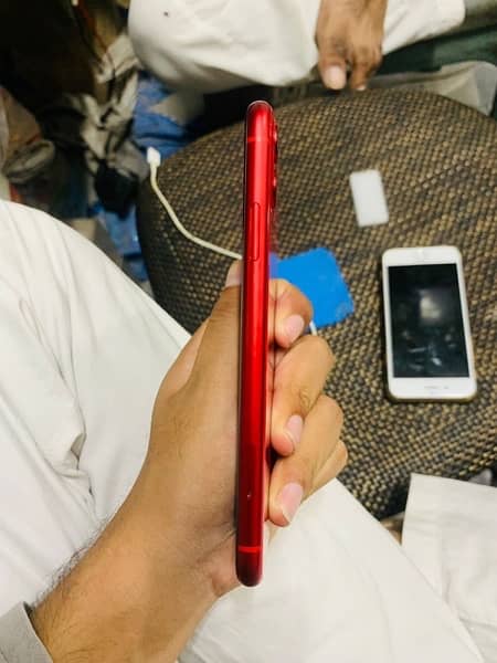 IPHONE 11 / 128 GB / RED COLURE 4