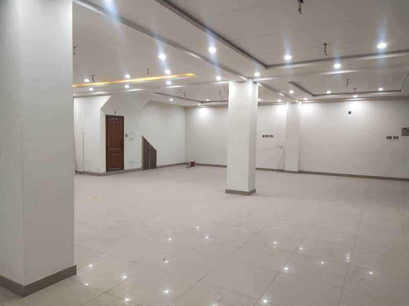 2200sqft comerical Space Available for rent in murree road 3