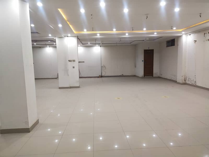 2200sqft comerical Space Available for rent in murree road 4