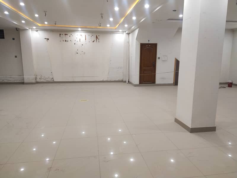 2200sqft comerical Space Available for rent in murree road 6