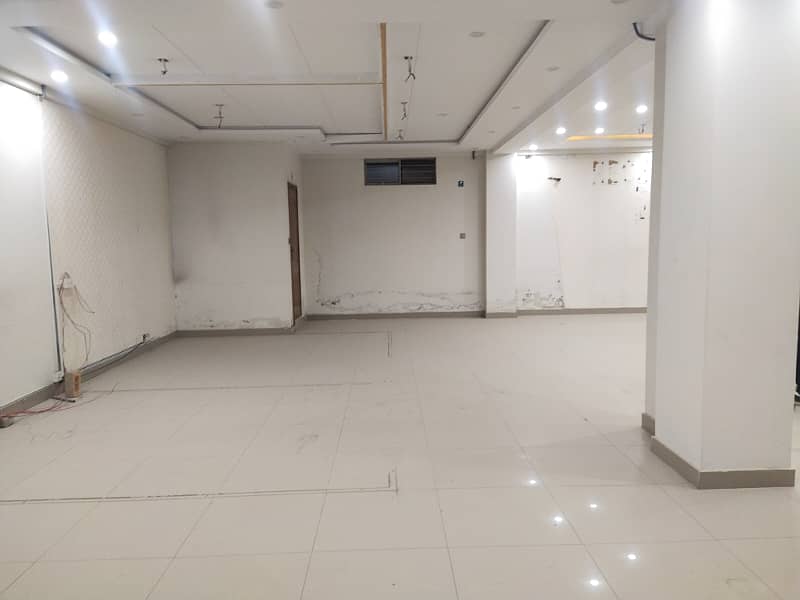 2200sqft comerical Space Available for rent in murree road 8