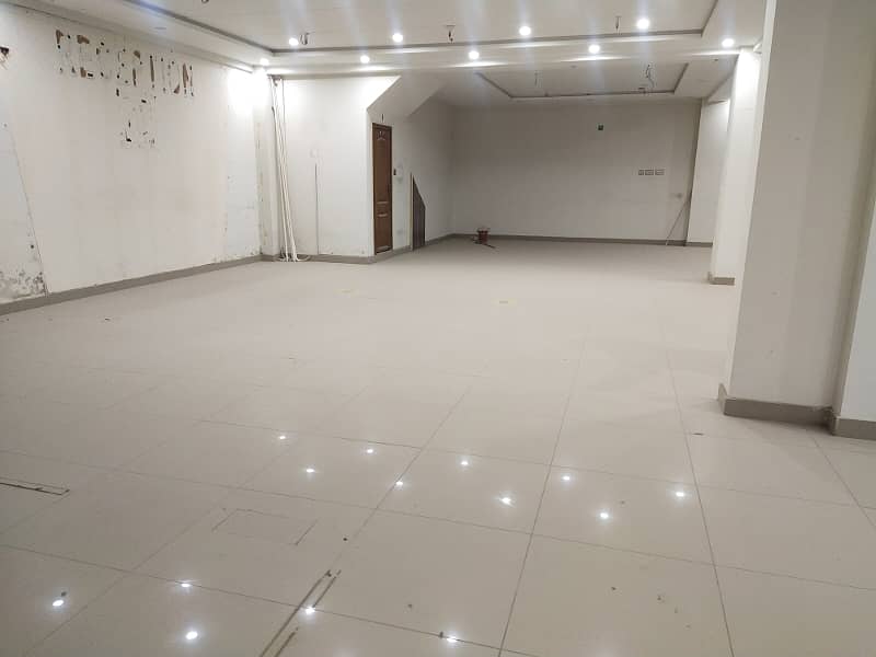 2200sqft comerical Space Available for rent in murree road 9