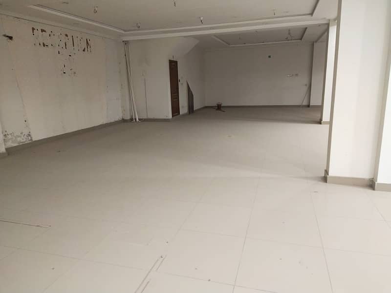 2200sqft comerical Space Available for rent in murree road 10