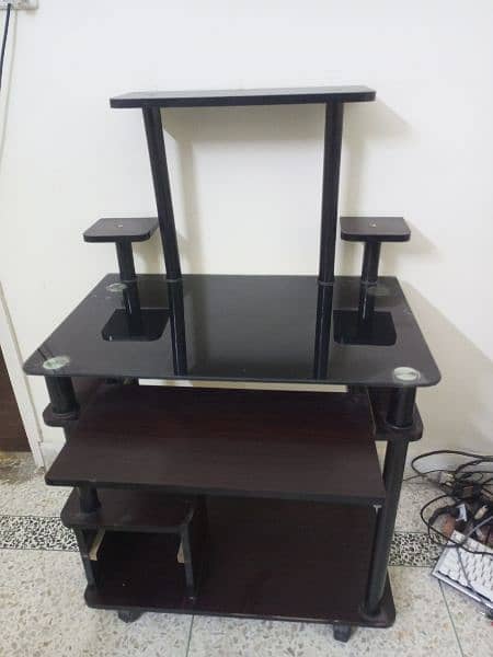 computer tables in new condition 1