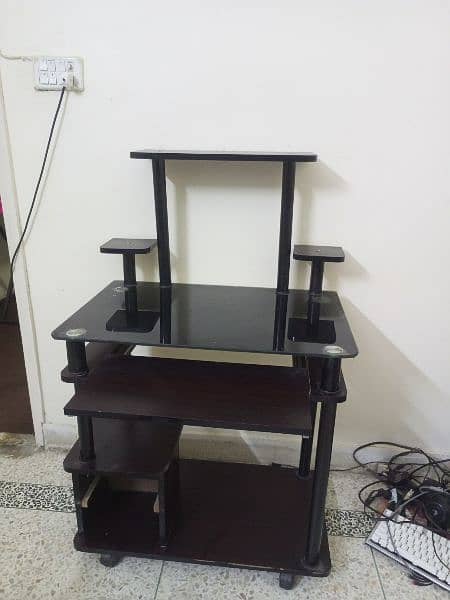 computer tables in new condition 2