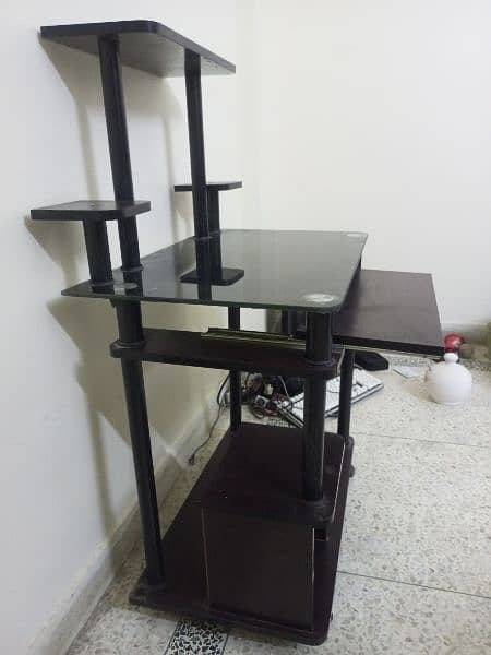 computer tables in new condition 3