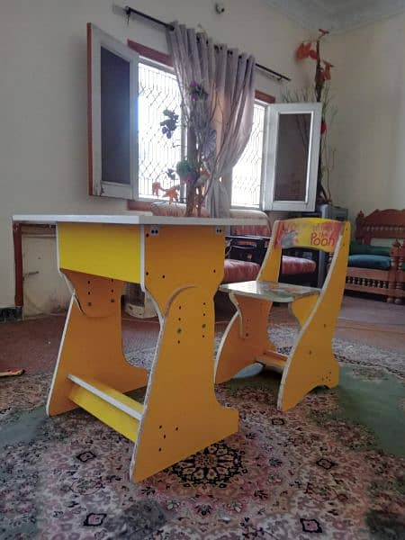 study table best condition 5