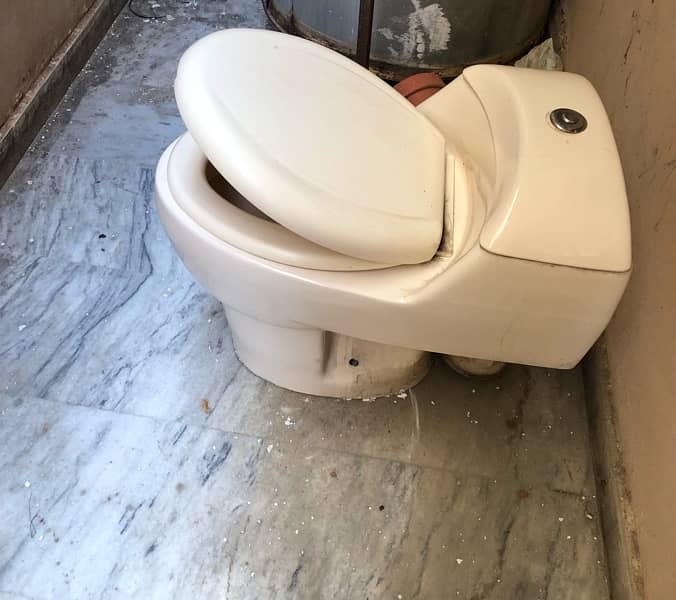 Commode in Good Condition 1