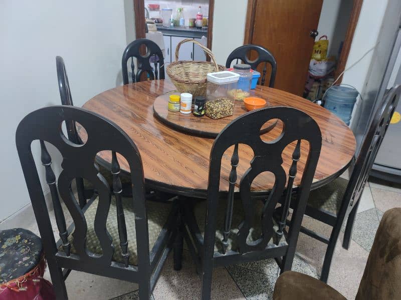 6 Seater Dinning table in good quality 12