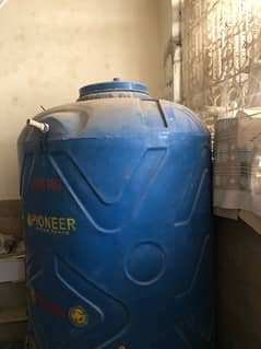 water tank sector 11 A price are negotiable 10/10 2500ml