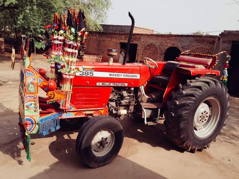 Tractor 385 Massey Ferguson 1