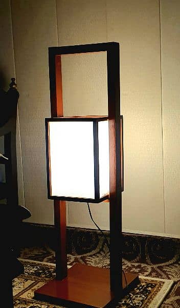 wooden pedestal lamp 1