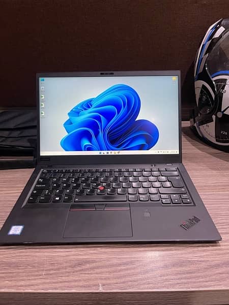 lenovo thinkpad X1 carbon 16gb 256gb i5 8th generation Touch Screen 1