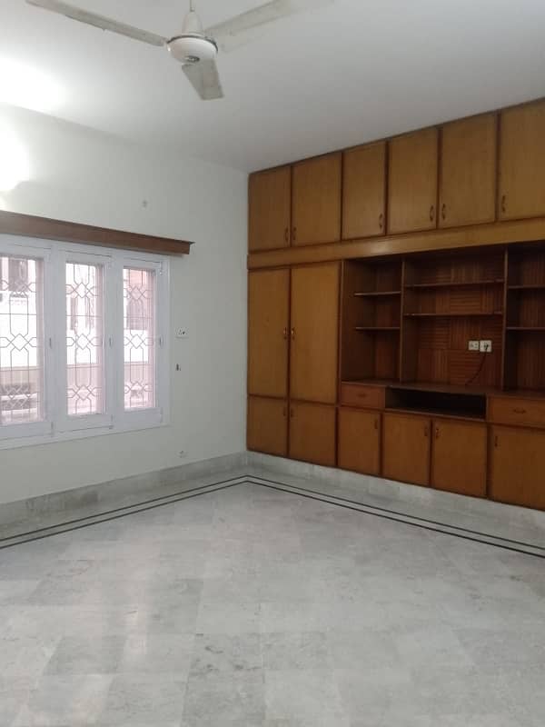 Upper Portion Avaible For Rent In I-8/4 0