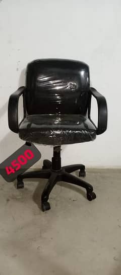 computer chairs are available