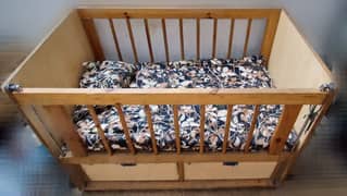 baby cot / baby bed / wooden cot
