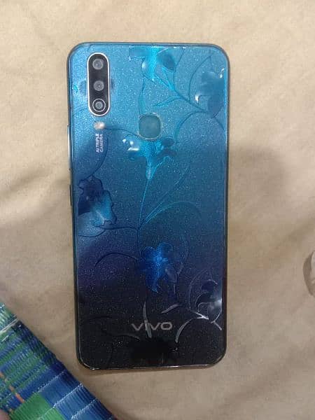 Vivo Y17 4/128 10/10 condition my whatsapp no 03140550506 0